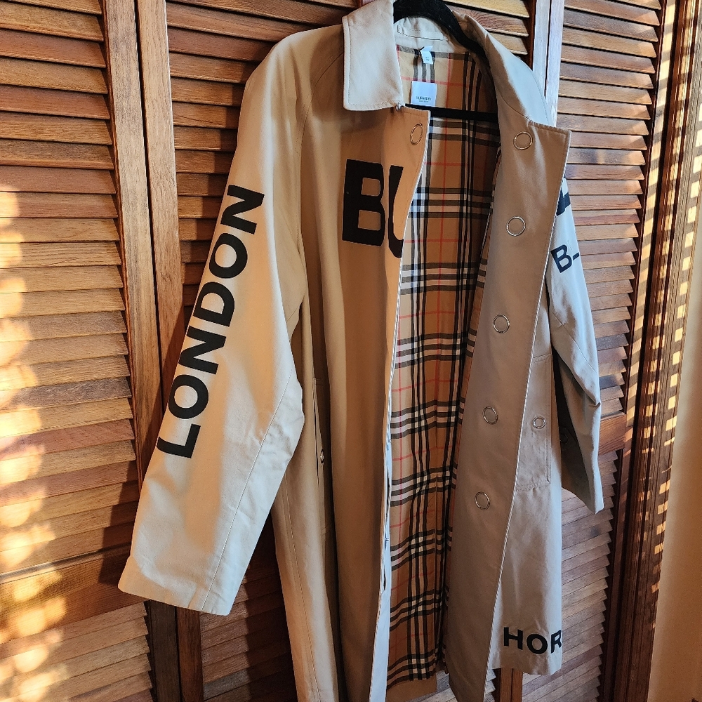 Burberry Tan Coat with Black Lettering - Picture 7 of 16